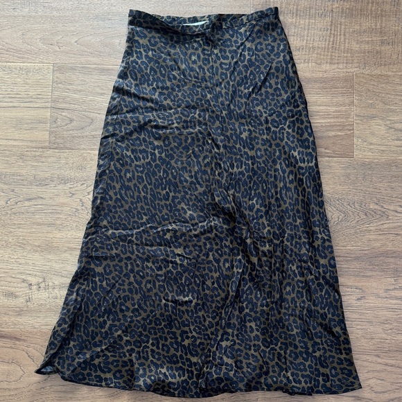 Zara Dresses & Skirts - NWOT ZARA LEOPARD SILK SKIRT XS